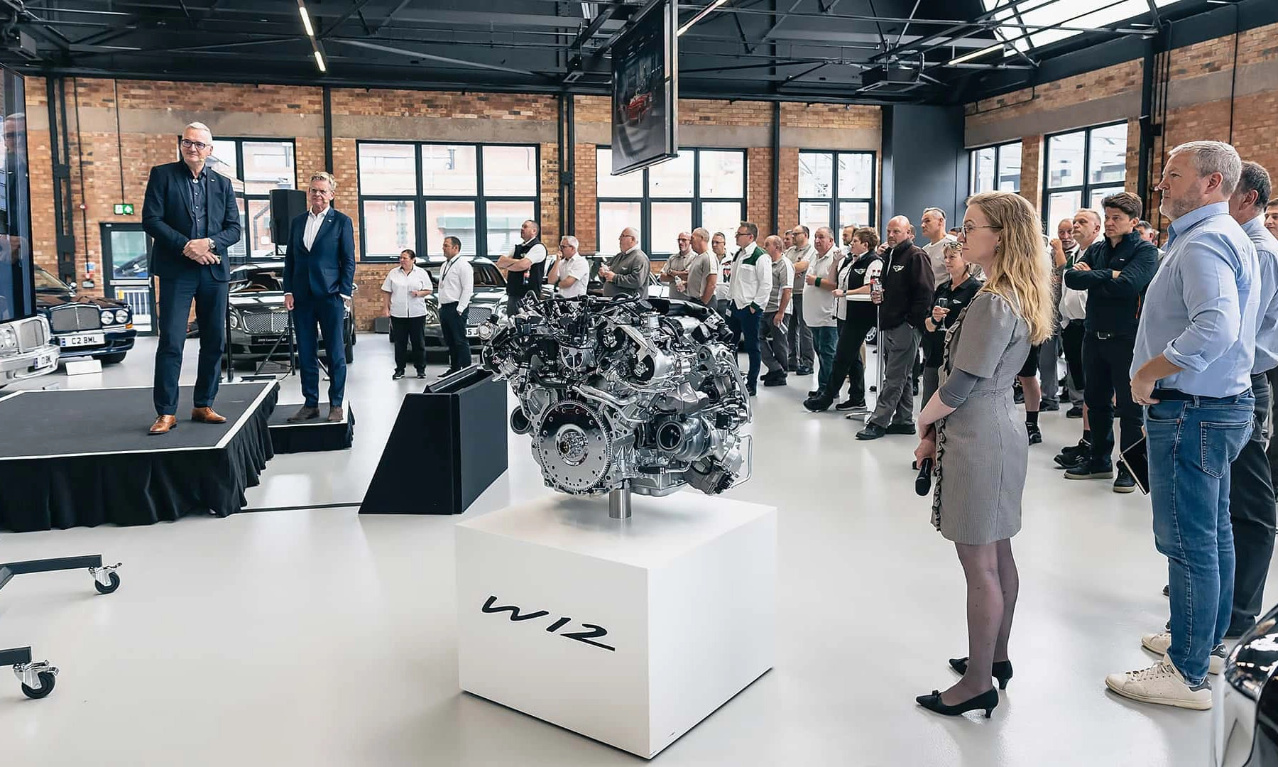 Der letzte bentley w12 motor wird in crewe von hand gebaut (2)